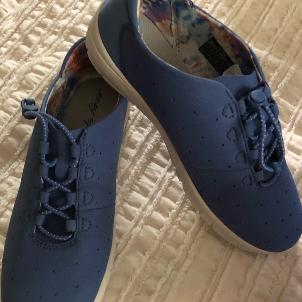 Brand new, never worn Easy spirit